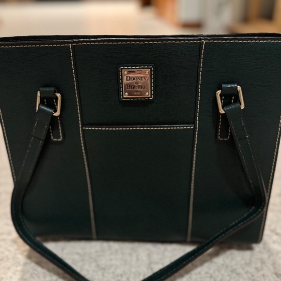 Selling shoes and bags - Picture 11 of 16